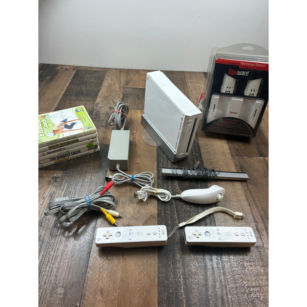 Nintendo Wii Console White Bundle RVL-001 2 Remotes 6 Games Gigaware Charger